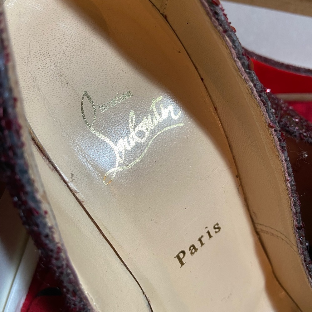 Gorgeous Louboutin Ruby red pumps! - Picture 6 of 8